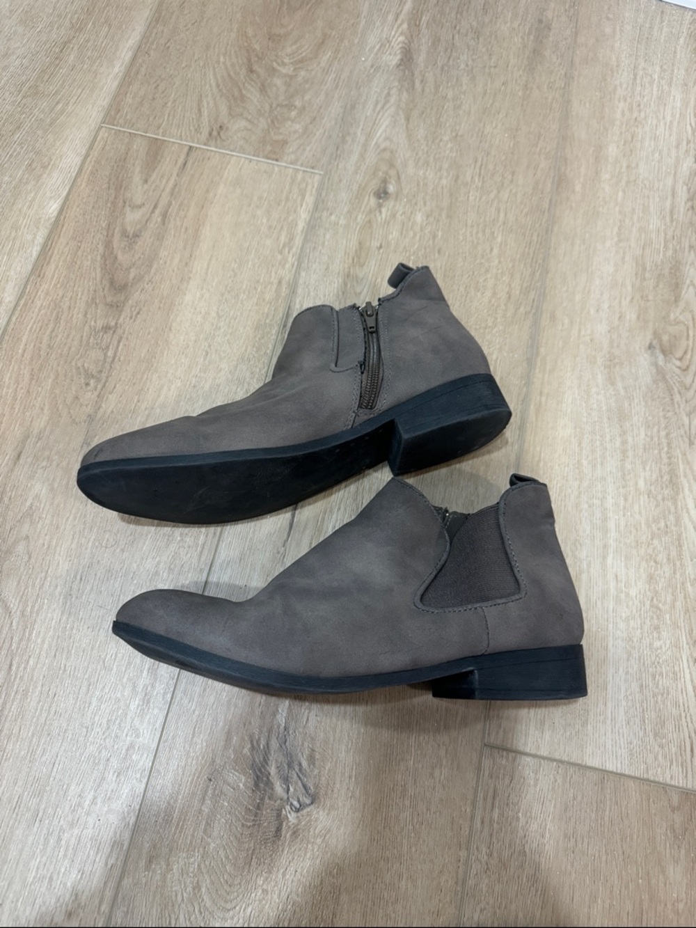 Women’s Gray Suede Chelsea Ankle Boots